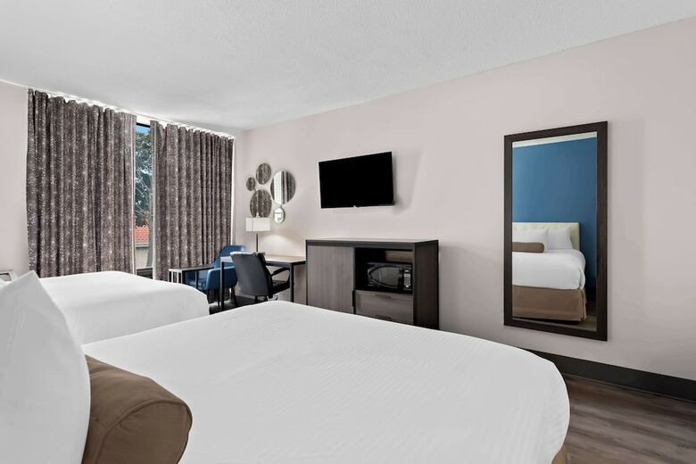 Howard Johnson Plaza Hotel Windsor