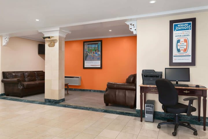 Howard Johnson Plaza Hotel Windsor