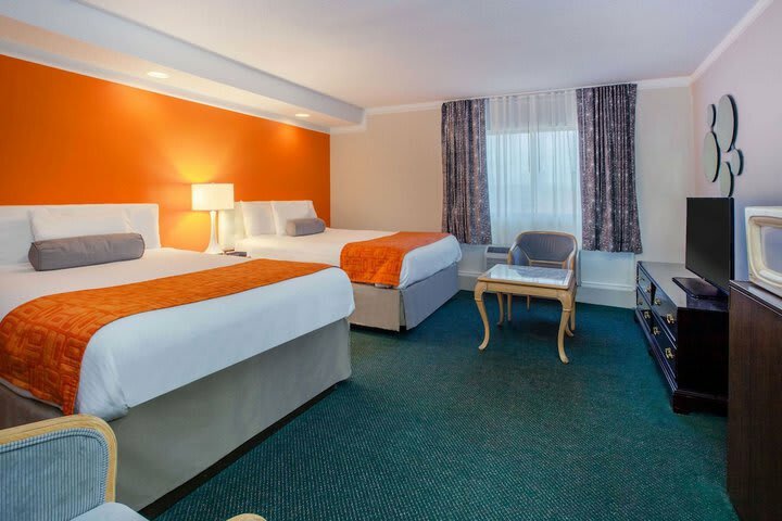 Howard Johnson Plaza Hotel Windsor
