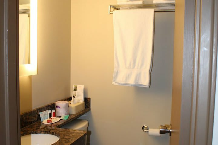 Howard Johnson Plaza Hotel Windsor