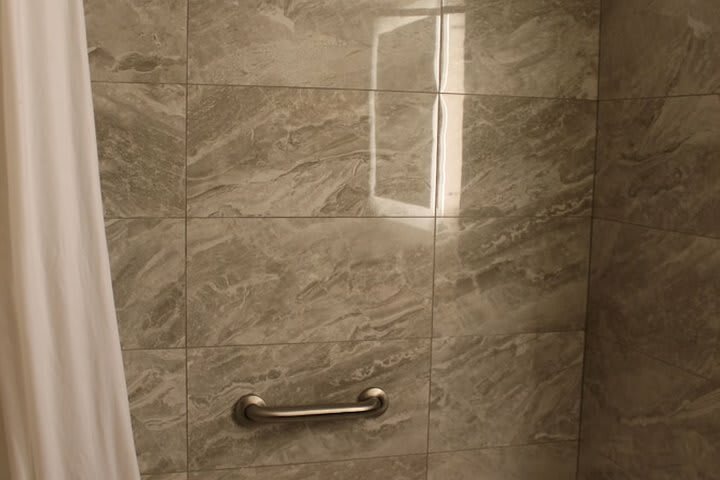 Howard Johnson Plaza Hotel Windsor