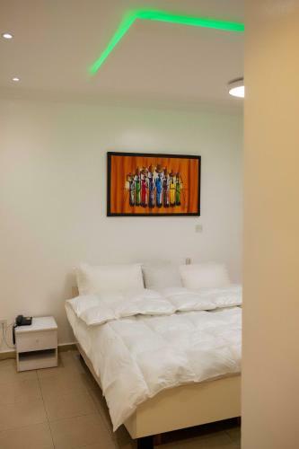 Timeless Apartments And Bar