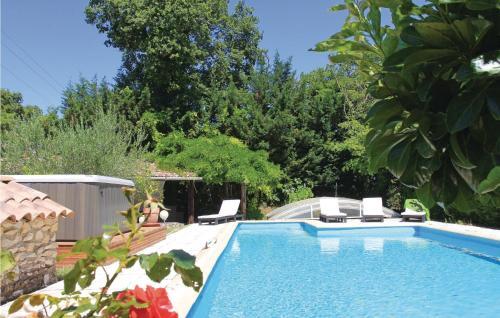 Three-bedroom Holiday Home In Puygiron