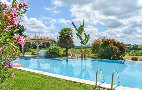Stunning Home In St. Quentin de Caplong W/ 2 Bedrooms