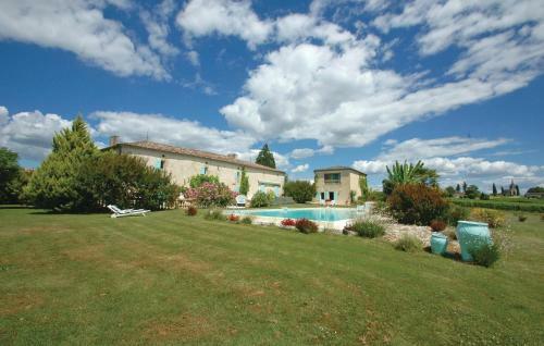 Stunning Home In St. Quentin de Caplong W/ 2 Bedrooms