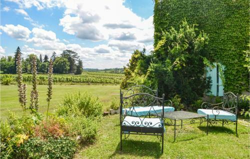Stunning Home In St. Quentin de Caplong W/ 2 Bedrooms
