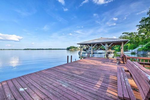 Waterfront Weiss Lake Getaway With Dock And Patio!