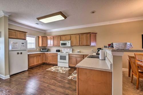 Waterfront Weiss Lake Getaway With Dock And Patio!