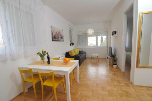 Amaros Apartment