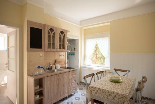 N�-ko Apartmanh�z