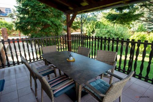 N�-ko Apartmanh�z