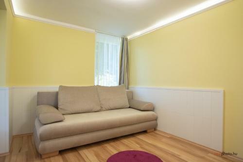 N�-ko Apartmanh�z