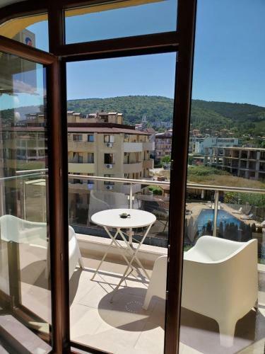 Obzor Tatyana Apartaments Natura