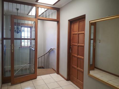 Cottage, Close To Uj, Milpark, Wits
