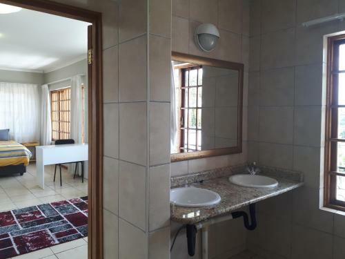 Cottage, Close To Uj, Milpark, Wits