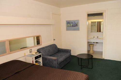 Peninsula Motor Inn