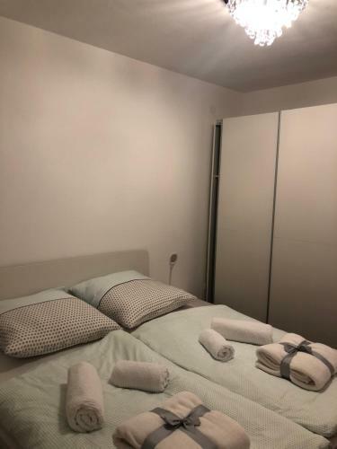 Apartment Three Lions