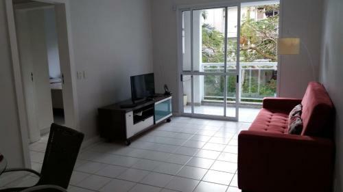 Apartamento Bem Localizado Com Sacada, Churrasqueira, Garagem E Split