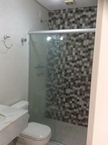Apartamento Bem Localizado Com Sacada, Churrasqueira, Garagem E Split