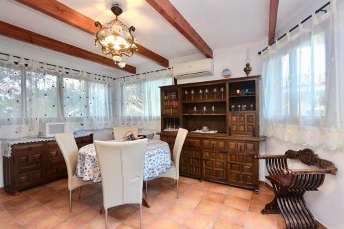 Villa In Maryvilla