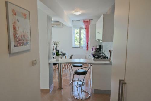 Apartment White