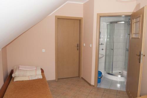 Lodge Jantar Pokoje I Domki U Reni