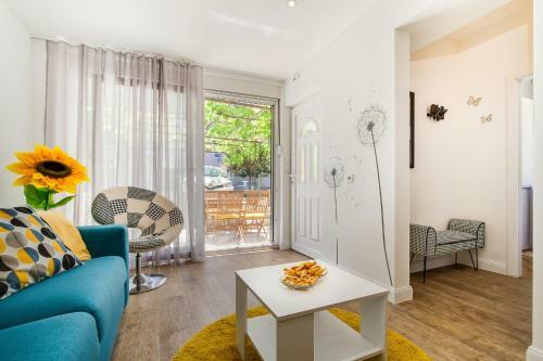 Modern Mediterranean Apartment
