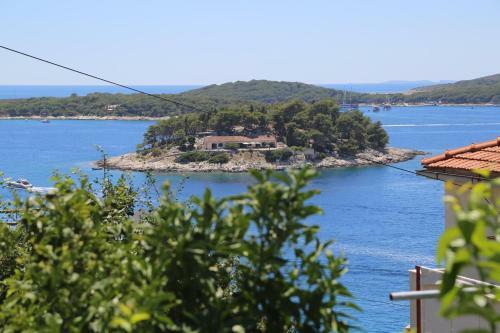 House Erin, Hvar
