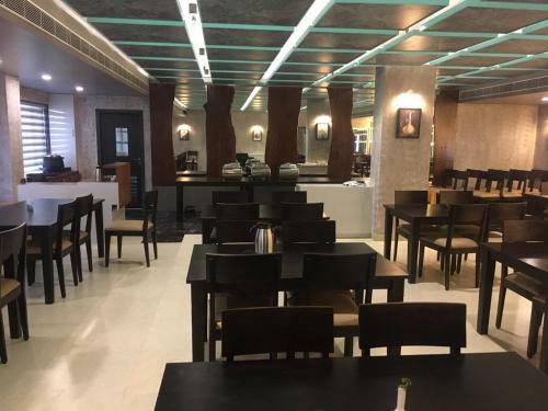 Hotel Aarunya Royale