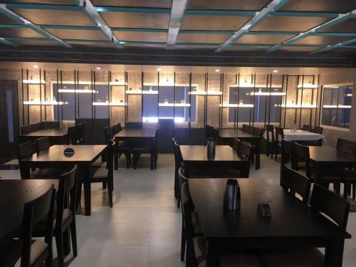 Hotel Aarunya Royale