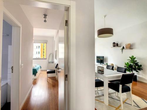 Alameda Apartment By Mhm