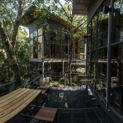 Warehouse Hostel Koh Tao