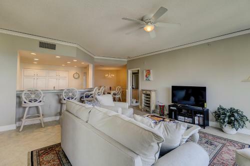 Villa 6501 Hampton Place
