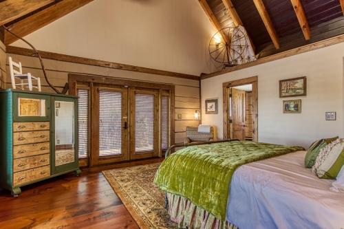 Grouse Ridge Lodge Cabin