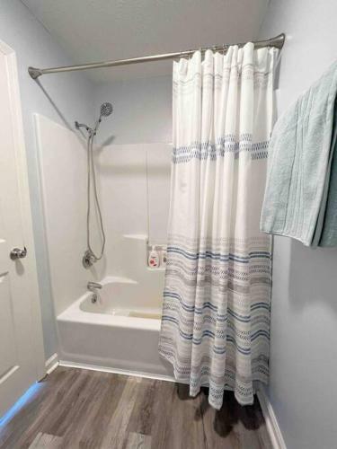 New Cozy Cottage 4 Mins Away From Douglas Lake