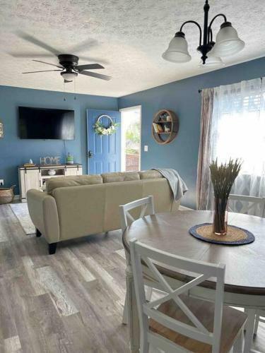 New Cozy Cottage 4 Mins Away From Douglas Lake