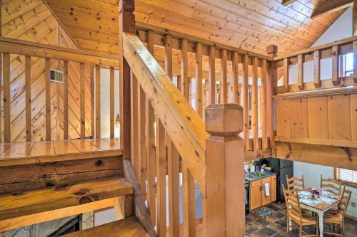 Apartamento Cute And Cozy Creekside Cabin By Pigeon Forge!