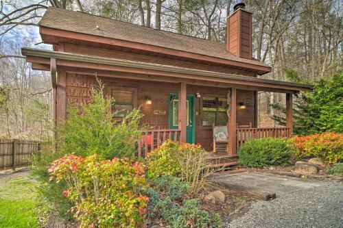 Apartamento Cute And Cozy Creekside Cabin By Pigeon Forge!