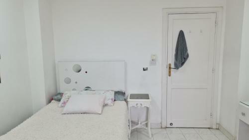 Single Room For A Girl In A Shared Apartment