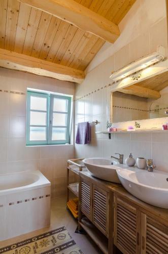 House Ulika - Freshly Renovated, Unique Rural Style