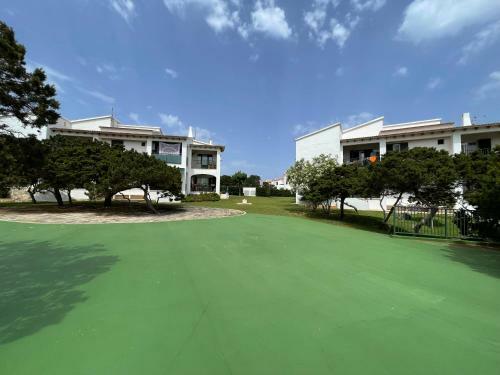 Apartamento De 2 Dormitorios Con Piscina - Mitjana