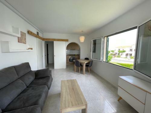 Apartamento De 2 Dormitorios Con Piscina - Mitjana