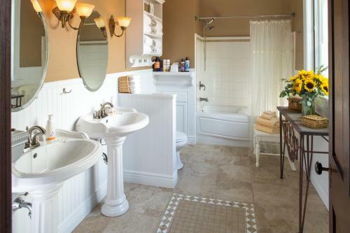 Hartzell House Bed And Breakfast