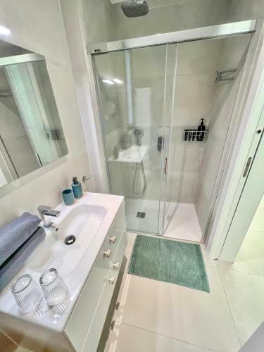 A Brand New Apartment 60m From The Ocean :)