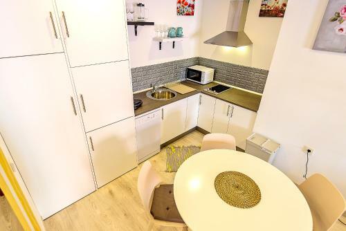 Plaza Herrer�a Central Apartments With Balconies