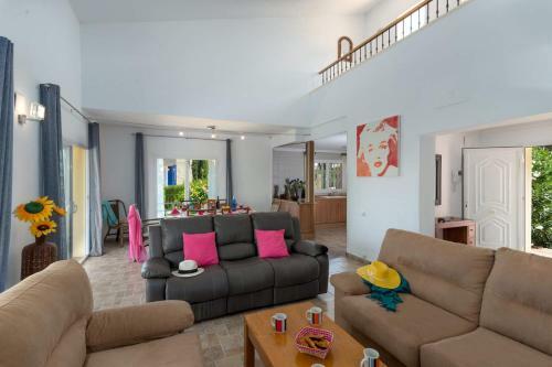 Villa Cabriel By Villa Plus