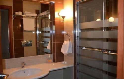 Evia Hotel & Suites