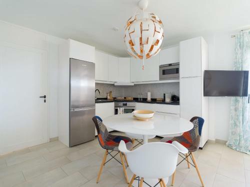 Apartamento Beautiful Ocean Views - 100m From Beach - Balcony & Pool