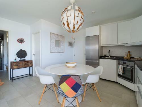 Apartamento Beautiful Ocean Views - 100m From Beach - Balcony & Pool