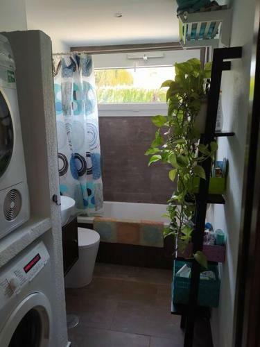 Casa Unifamiliar En Las Afueras de Granada: Piscina Comunitaria